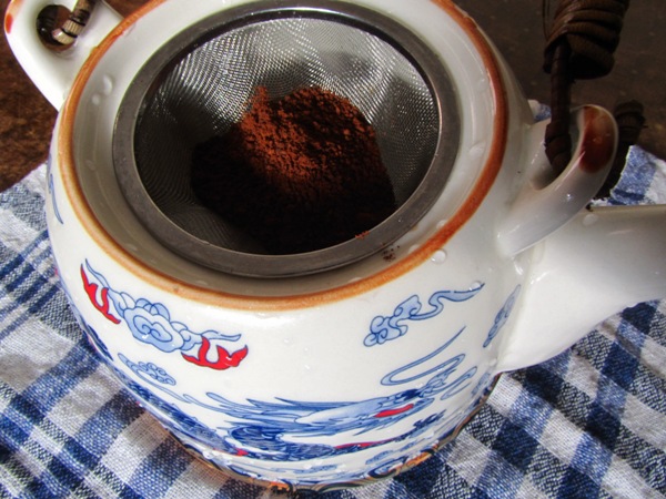 Coffee brewing in teapot