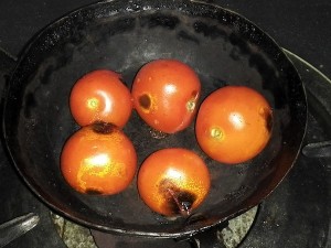 Roasting tomatoes in cast iron pan