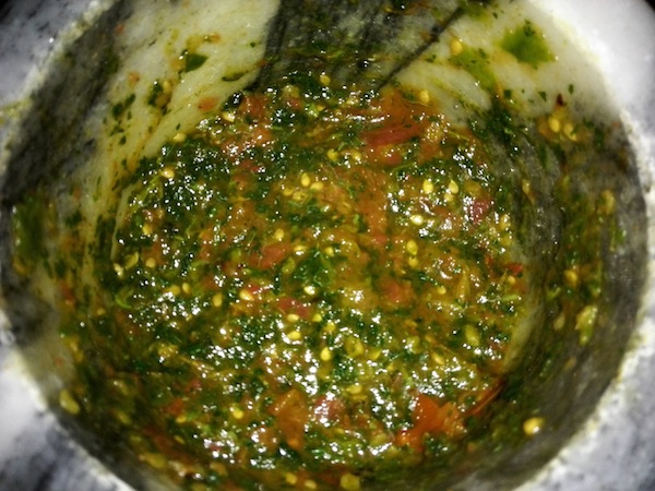 Pudina ra Golbheda ko Achaar (Mint and Tomato Chutney)